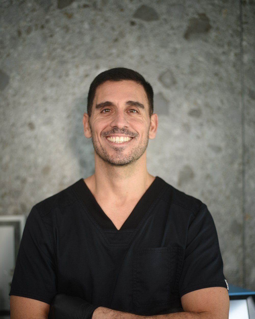 Dr. Mateo Castro